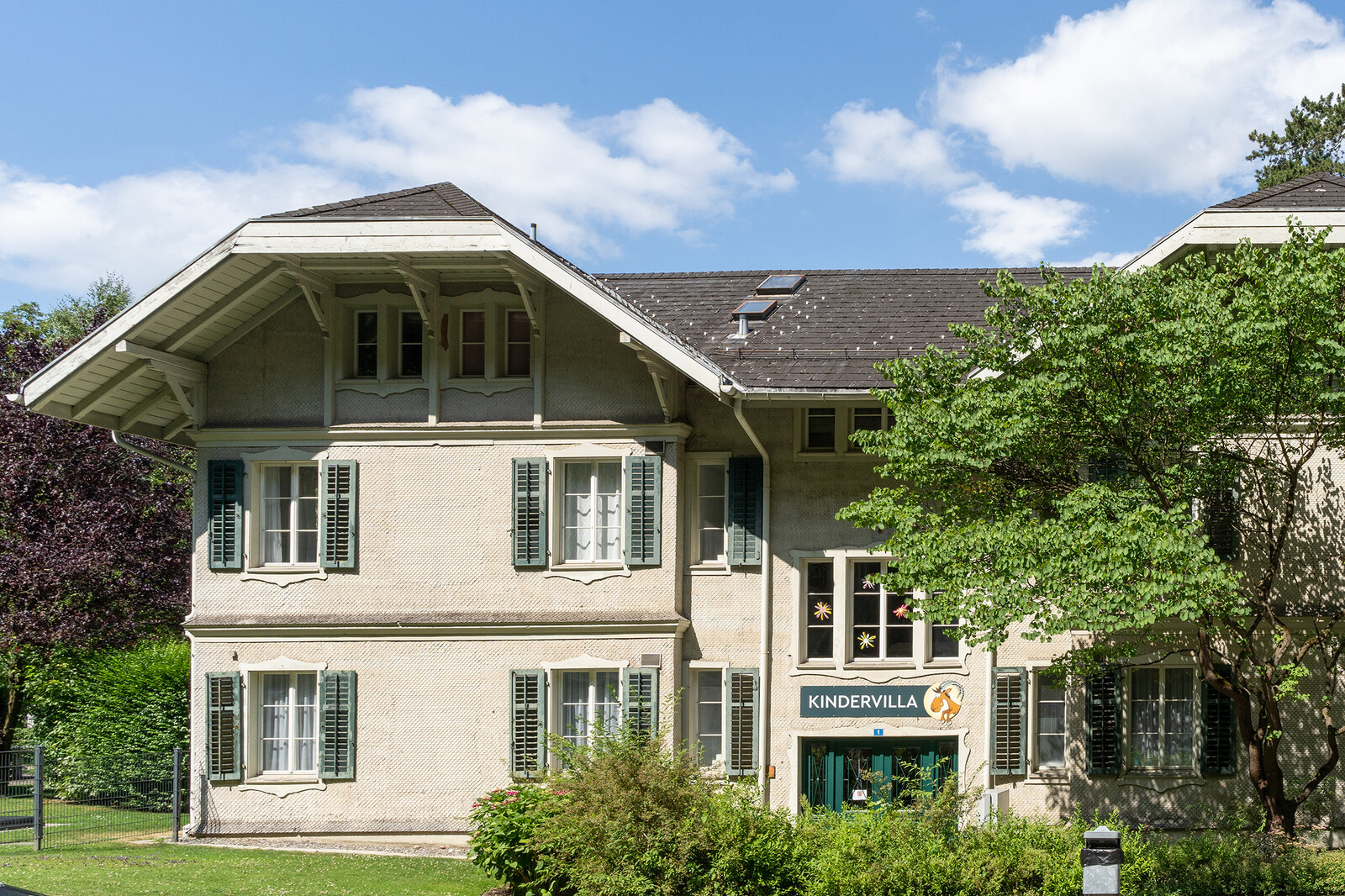 The Solitude staff house can be seen from the outside. It belongs to the Hotel Grand Resort Bad Ragaz. This is a star hotel in Switzerland.